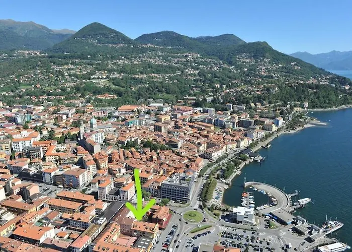 아파트 Attico Vistalago - Centro Citta 베르바니아