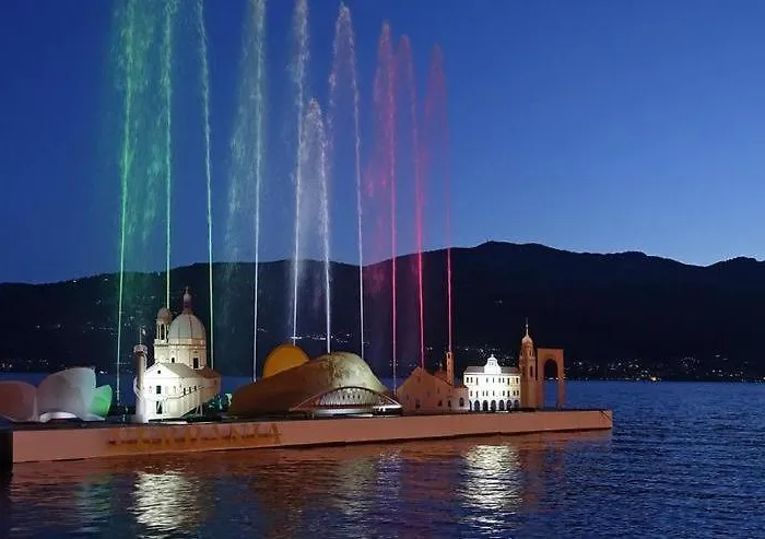 Attico Vistalago - Centro Citta 베르바니아